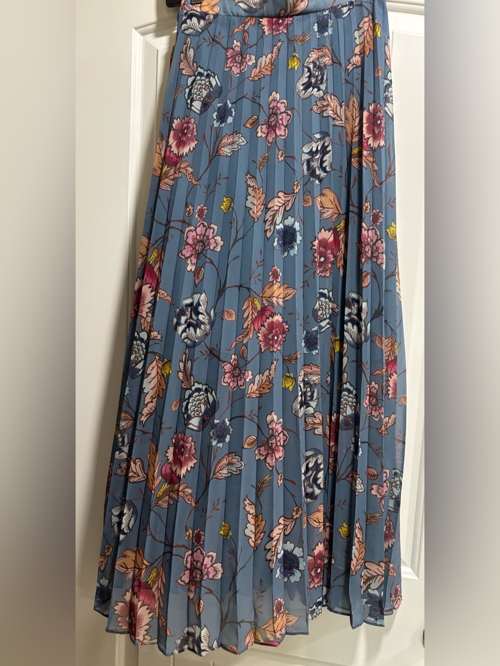 NWT! Steve Madden Blue Floral Pleated Maxi Skirt